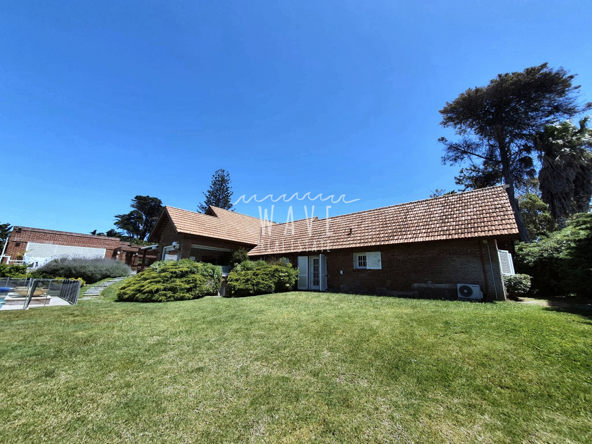 Casa ID.1393 - Venta de Casa de 6 dormitorios en San Rafael, Punta del Este.