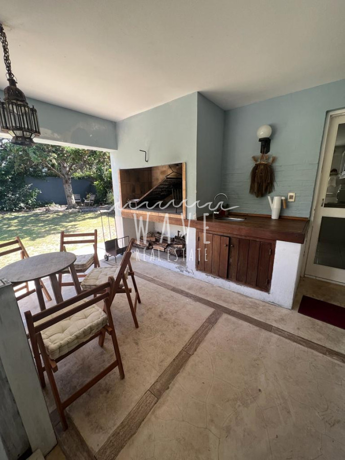 Casa ID.1541 - Montoya, 5 dormitorios, amplia, cercada, muy segura. Piscina, parrillero. Ideal familias numerosas.