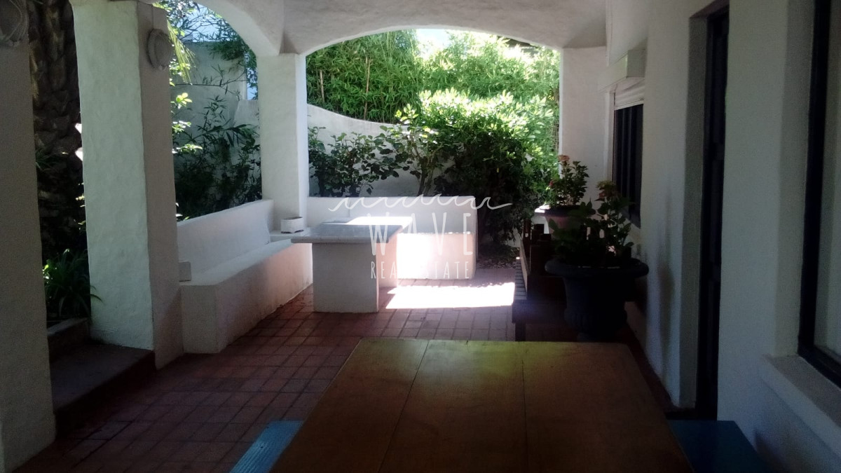 Casa ID.1040 - Alquiler Temporal La Barra, zona céntrica, a 1 cuadra Ruta 10, Ideal familias numerosas.