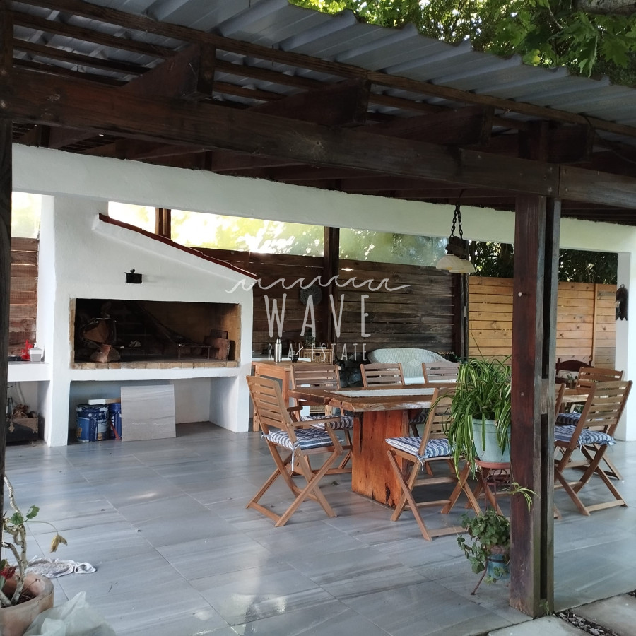 Casa ID.4892 - Amplia casa en Playa Mansa a una cuadra del mar