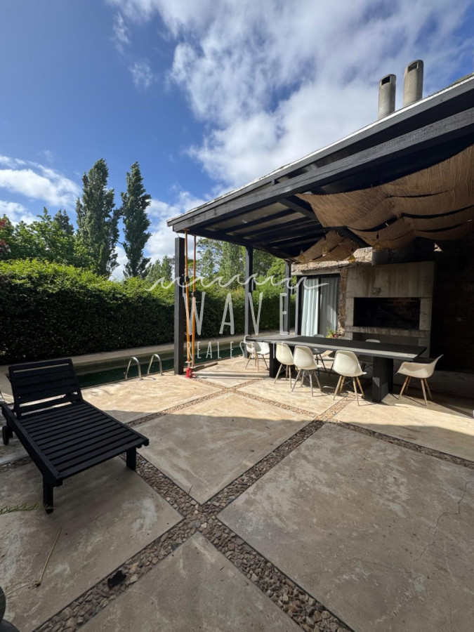 Casa ID.5443 - Venta de casa de 4 dormitorios en la venta en La Arbolada, Punta del Este