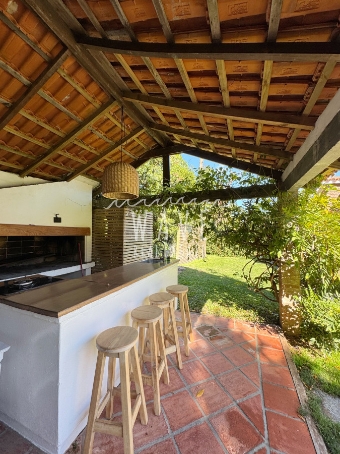 Casa ID.4878 - Casa a la Venta, con 5 dormitorios en Punta del Este
