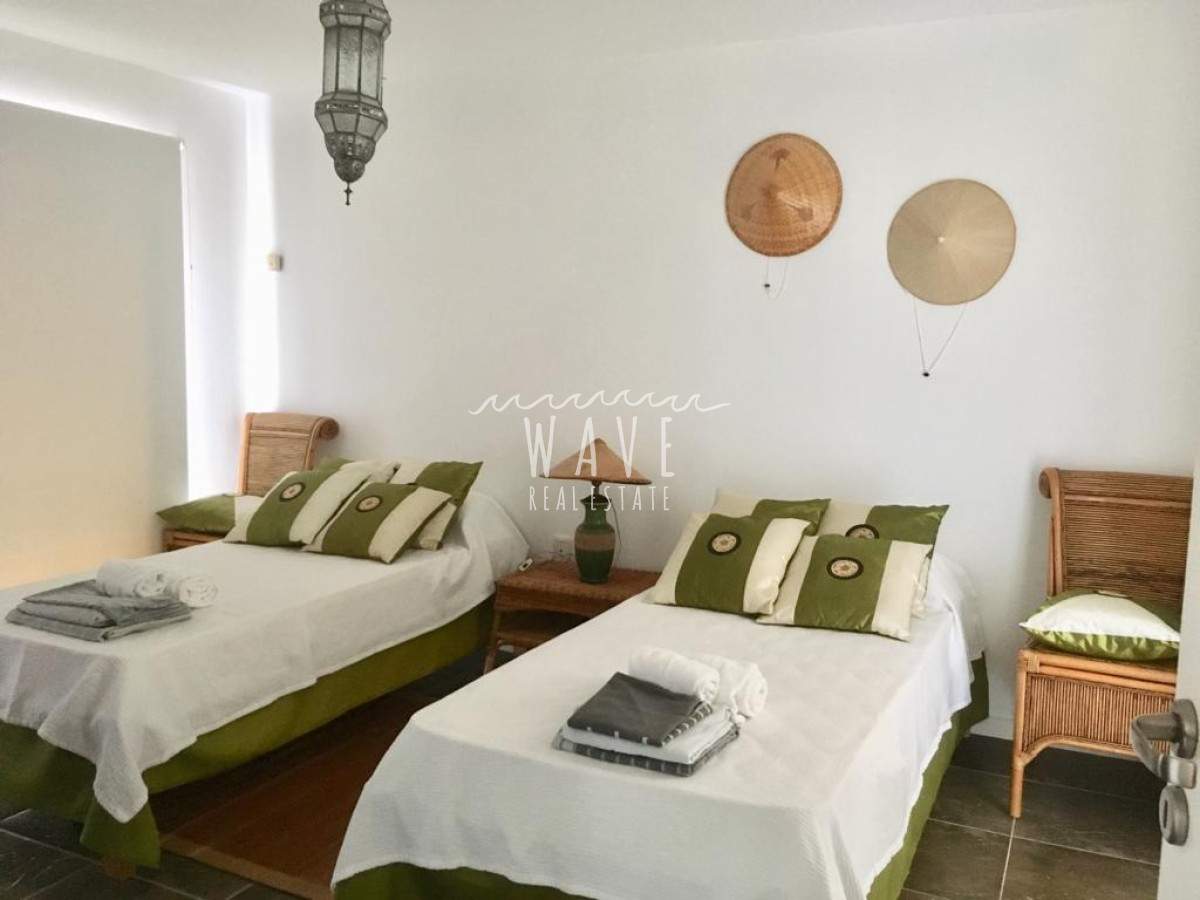 Casa ID.991 - Manantiales, Laguna Blanca, 5 dormitorios y dependencia.