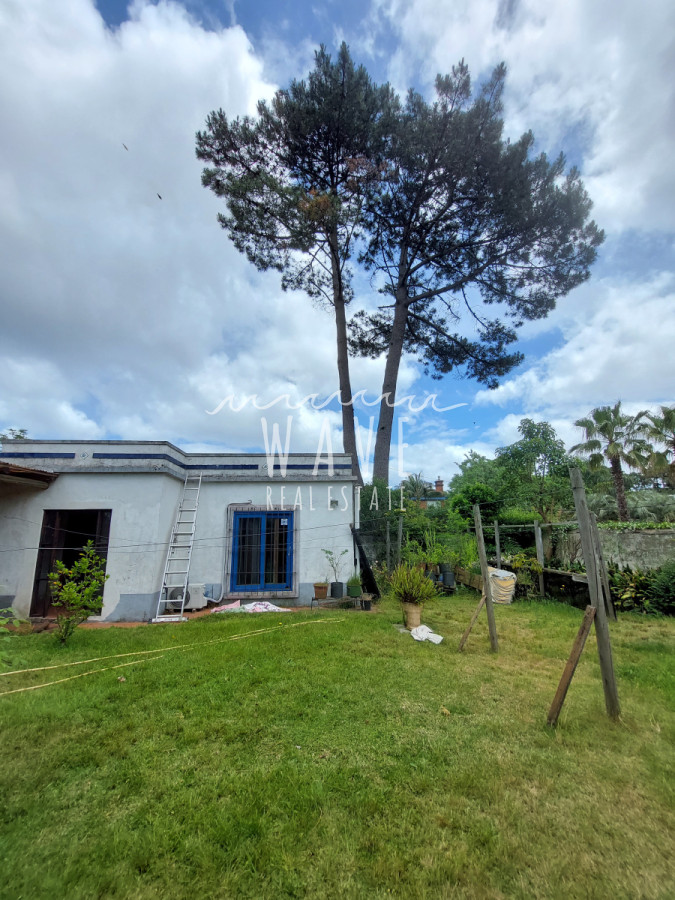 Casa ID.4754 - Sólida casa en amplio terreno. Ideal Proyecto.