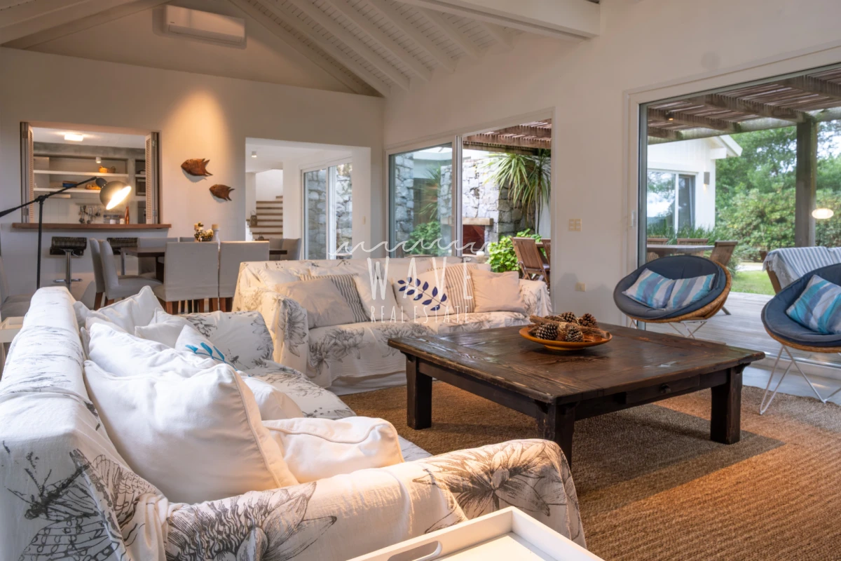 Casa ID.6135 - Venta Alquiler Casa 4 dormitorios y servicio Pinar del Faro 