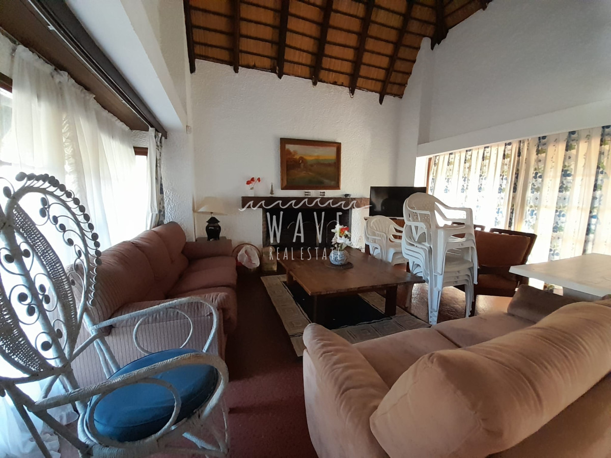 Casa ID.2120 - Casa de 3 dormitorios en Beverly Hills, Parada 8, Venta y Alquiler anual
