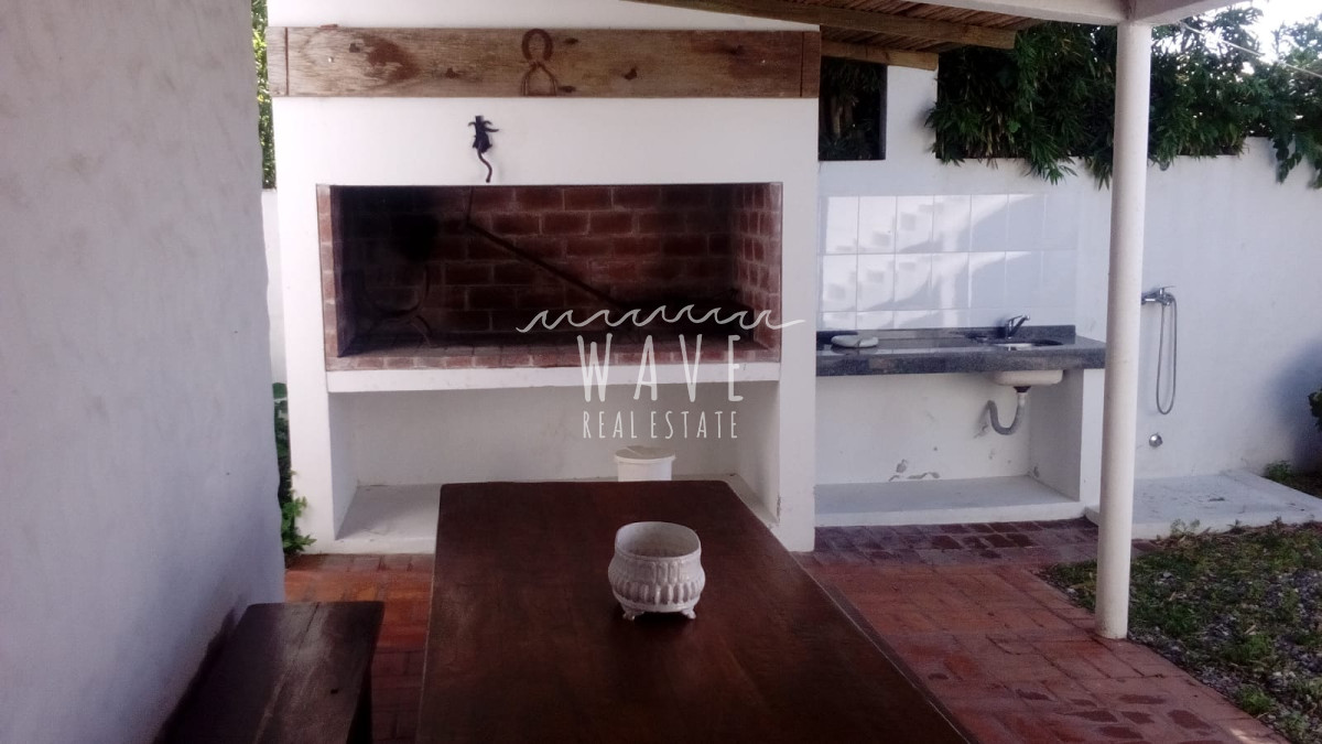 Casa ID.1040 - Alquiler Temporal La Barra, zona céntrica, a 1 cuadra Ruta 10, Ideal familias numerosas.