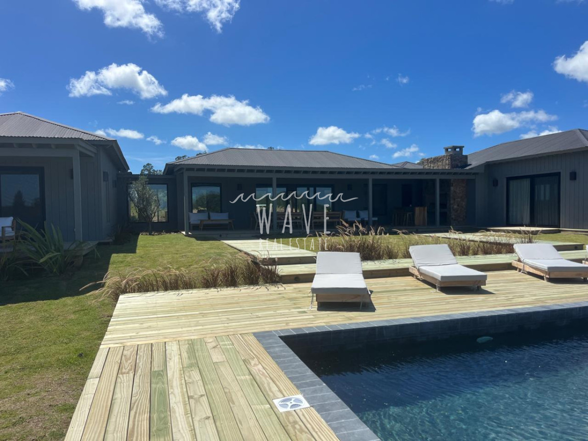 Casa ID.5412 - Venta Alquiler Casa 4 dormitorios y servicio Puerto Quetzal La barra