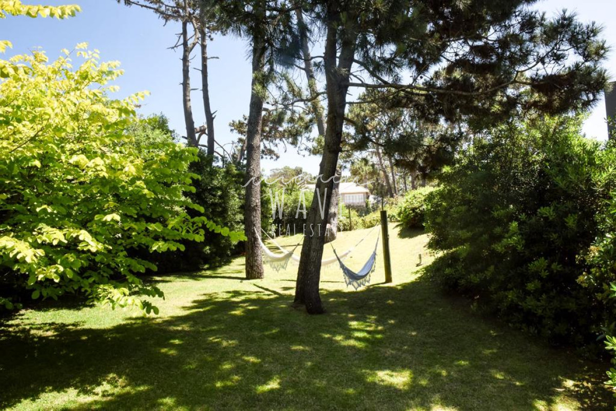 Casa ID.4877 - Casa en Venta en Punta del Este, 2 plantas en un terreno de 782 m2