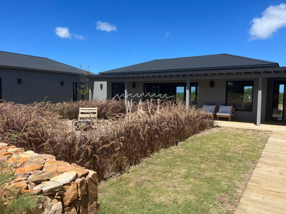 Casa ID.5412 - Venta Alquiler Casa 4 dormitorios y servicio Puerto Quetzal La barra