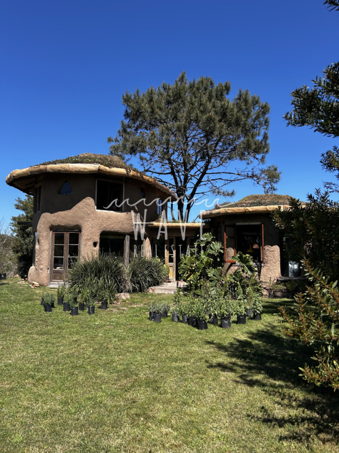 Casa ID.4256 - Venta de casa , con 2 dormitorios en Balneario Buenos Aires, muy cerca del mar.