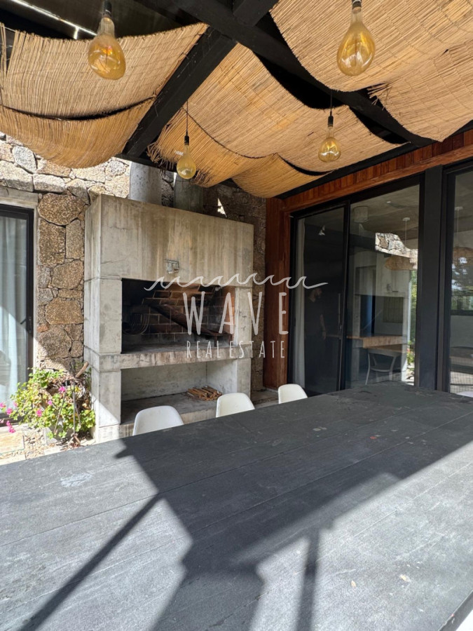 Casa ID.5443 - Venta de casa de 4 dormitorios en la venta en La Arbolada, Punta del Este