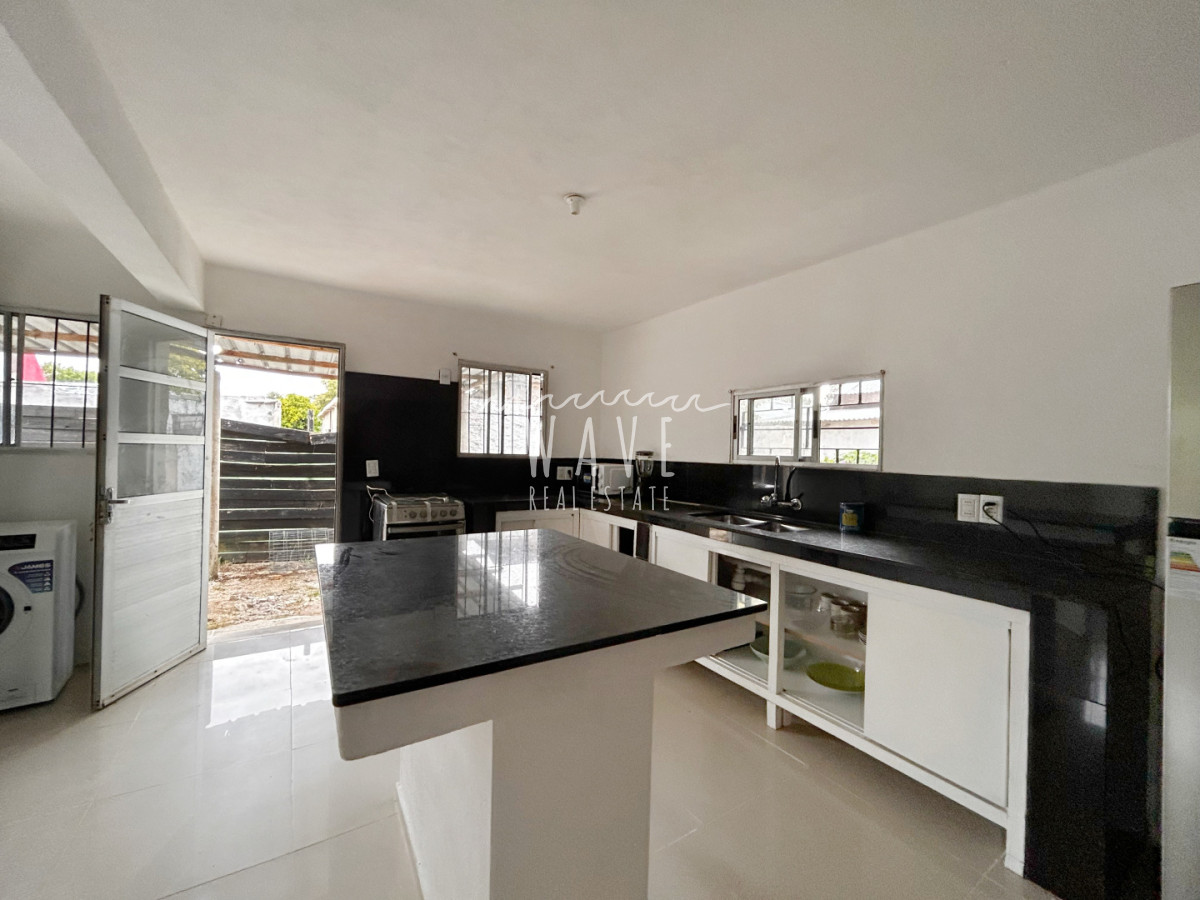 Casa ID.5217 - Casa en Venta en El Tesoro, excelente ubicación 