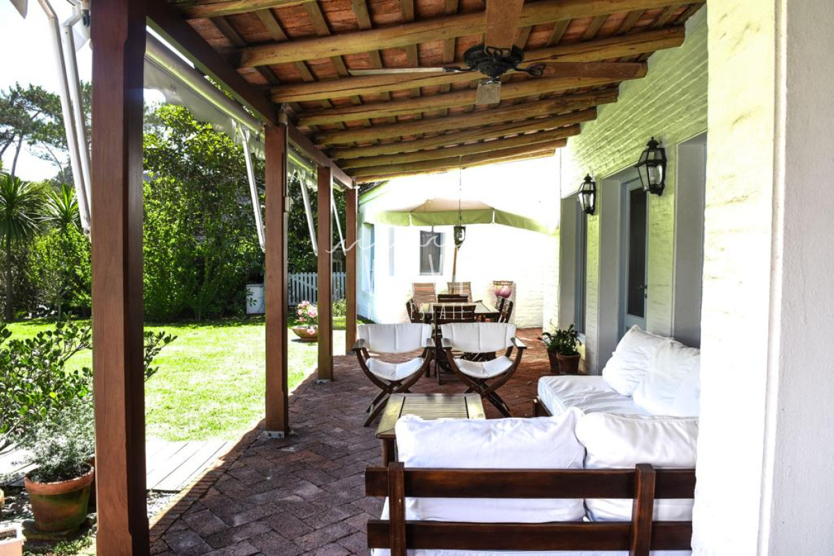 Casa ID.4877 - Casa en Venta en Punta del Este, 2 plantas en un terreno de 782 m2