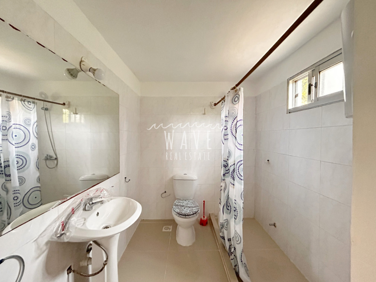 Casa ID.5217 - Casa en Venta en El Tesoro, excelente ubicación 