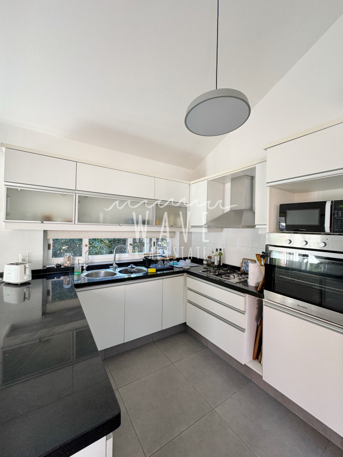 Casa ID.4878 - Casa a la Venta, con 5 dormitorios en Punta del Este