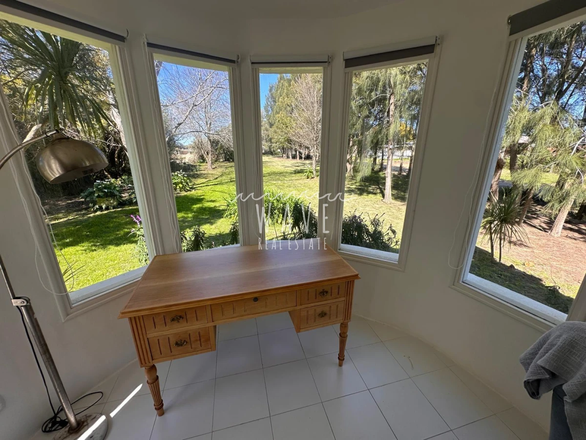 Casa ID.5036 - Venta de Casa de 6 dormitorios en Balneario Buenos Aires, con piscina