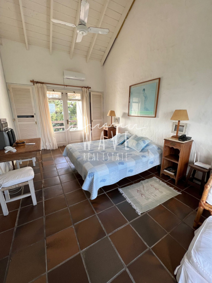 Casa ID.1790 - CASA EN VENTA La Barra  4 suites, a metros de Shopping OH.