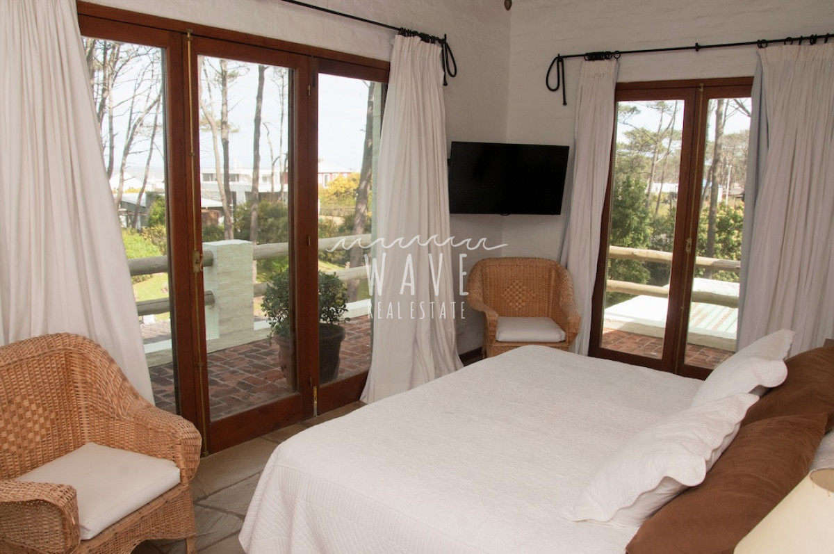 Casa ID.1218 - Alquiler Temporal de Moderna y Confortable casa de 5 dormitorios a pasos del Mar en La Barra, Punta del Este.