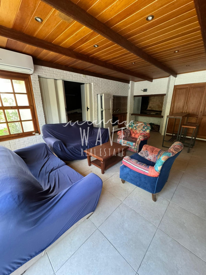 Casa ID.4608 - Mansa, Alquiler Temporada, 4 dormitorios, piscina climatizada. Disponible.