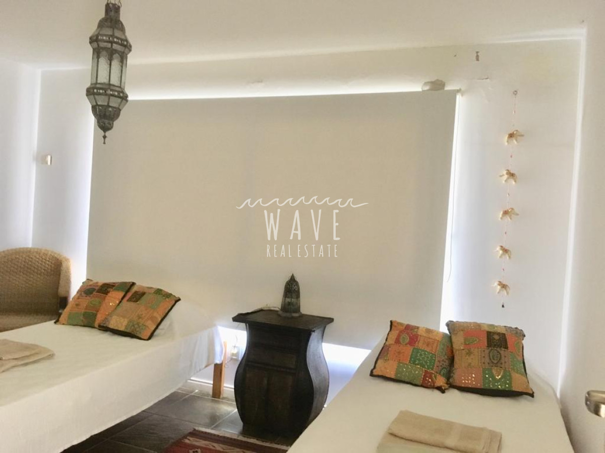 Casa ID.991 - Manantiales, Laguna Blanca, 5 dormitorios y dependencia.