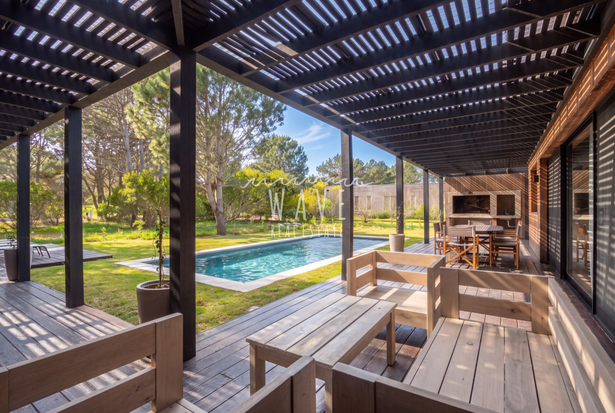 Casa ID.5953 - Venta Alquiler Casa 5 suite mas dependencia Laguna Escondida