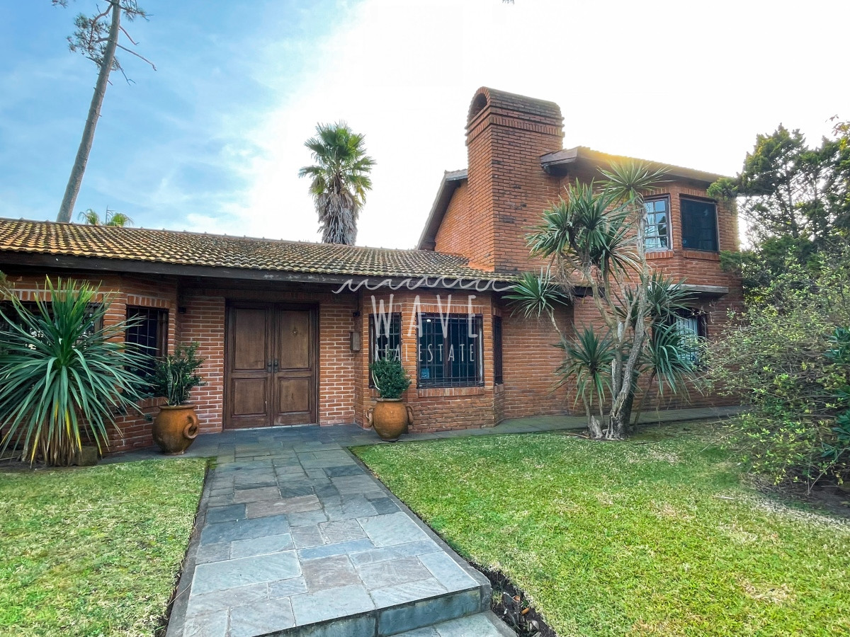 Casa ID.4349 - Alquiler y venta hermosa casa en playa mansa 