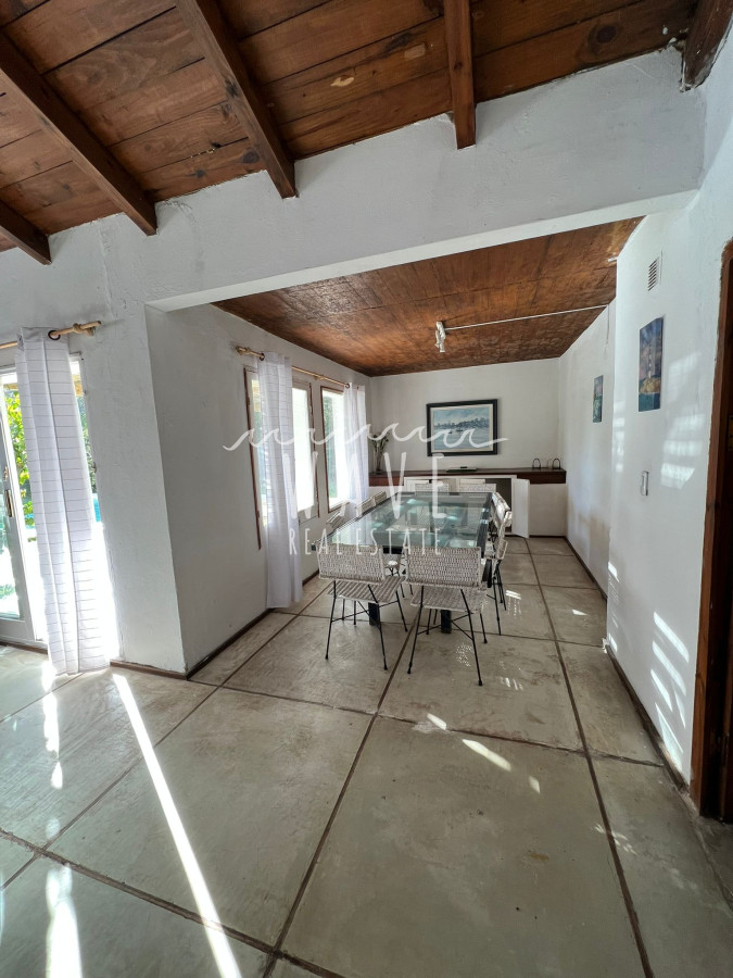 Casa ID.3850 - Casa en La Barra, 5 dormitorios, piscina, dependencia, a 100 metros de la playa.