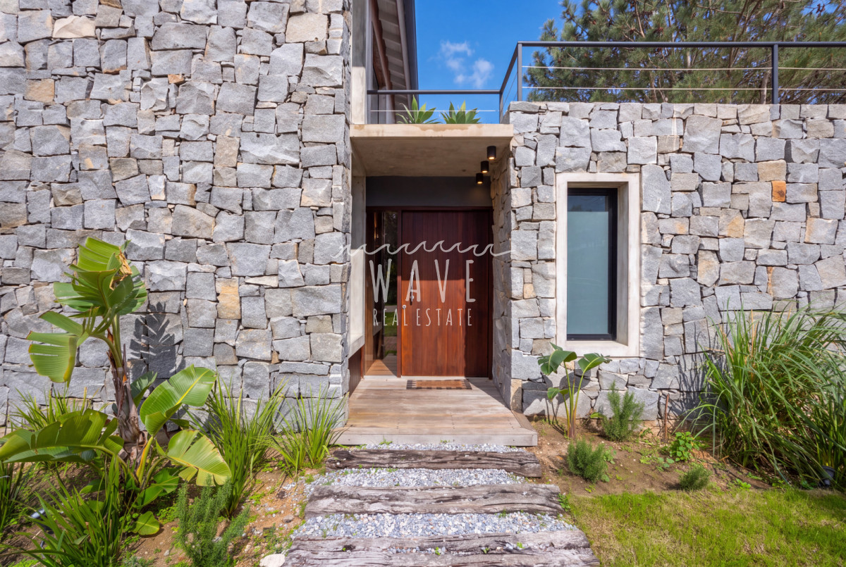 Casa ID.5953 - Venta Alquiler Casa 5 suite mas dependencia Laguna Escondida