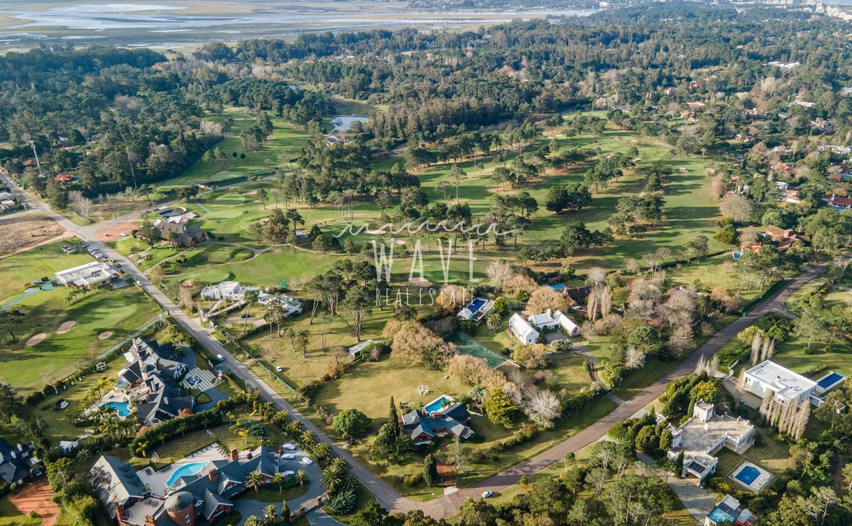 Casa ID.16 - Venta de Residencia de 7 dormitorios en Zona Golf, Excelente construcción! 600m2 edificados 5000m2 de terreno