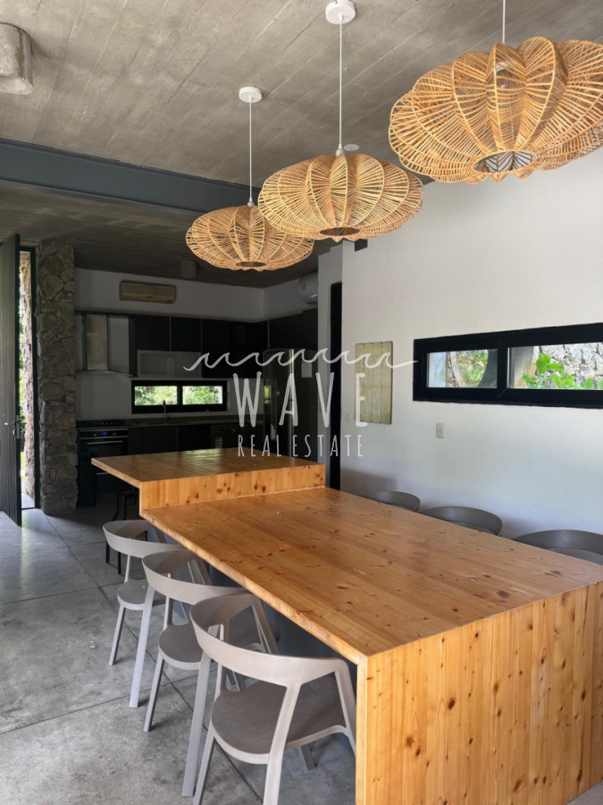 Casa ID.5443 - Venta de casa de 4 dormitorios en la venta en La Arbolada, Punta del Este