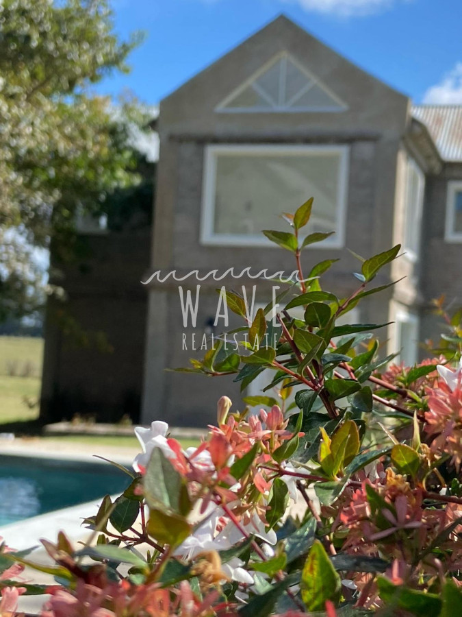 Casa ID.5036 - Alquiler de verano, Casa de 6 dormitorios en Balneario Buenos Aires, con piscina