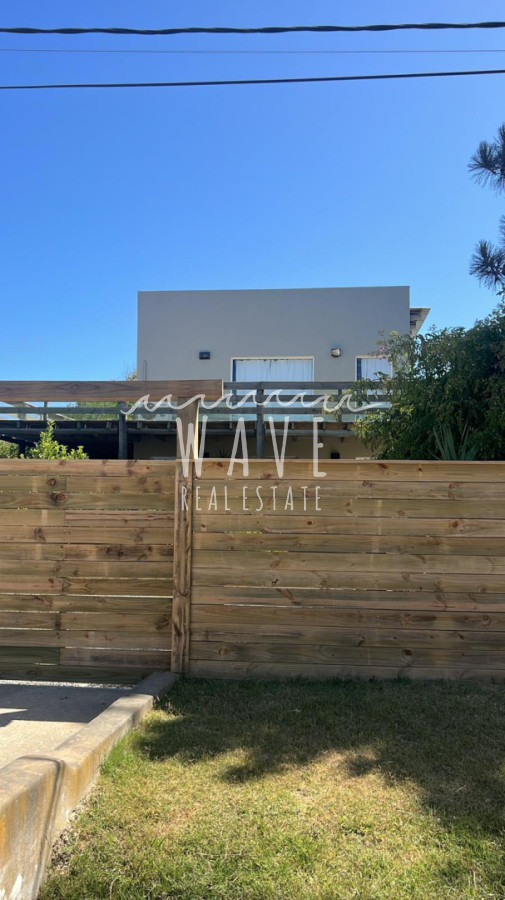 Casa ID.802 - Casa en Alquiler Temporal de Verano, con 3 dormitorios, en Balneario Buenos Aires, 50 metros del mar