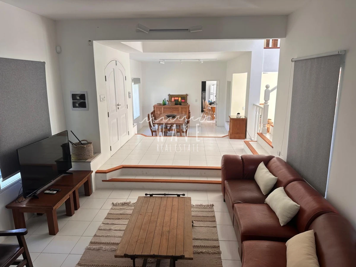Casa ID.5036 - Venta de Casa de 6 dormitorios en Balneario Buenos Aires, con piscina