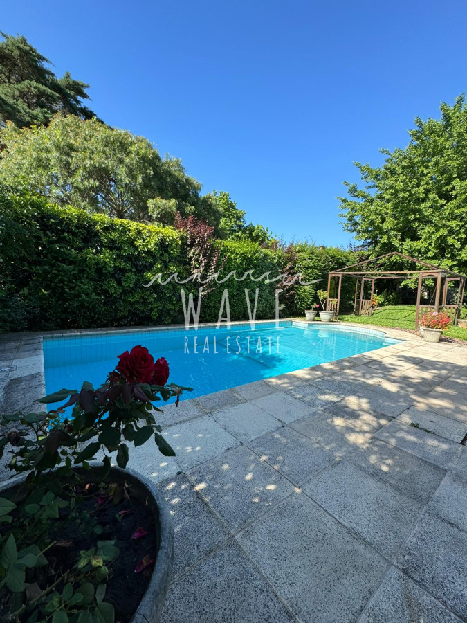Casa ID.4608 - Mansa, Alquiler Temporada, 4 dormitorios, piscina climatizada. Disponible.