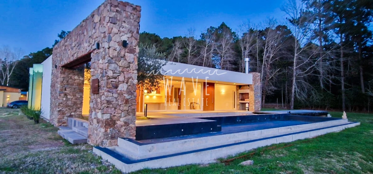 Casa ID.4985 - Alquiler de verano, Casa de 3 dormitorios en Barrio Privado, Punta Ballena, con piscinas y parrillero