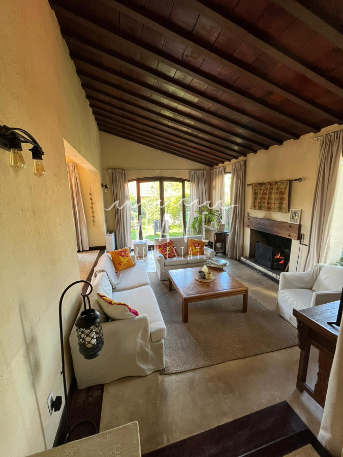 Casa ID.5152 - Alquiler Temporal Casa en Mansa, 3 dormitorios, dependencia de servicio, piscina, jardín.