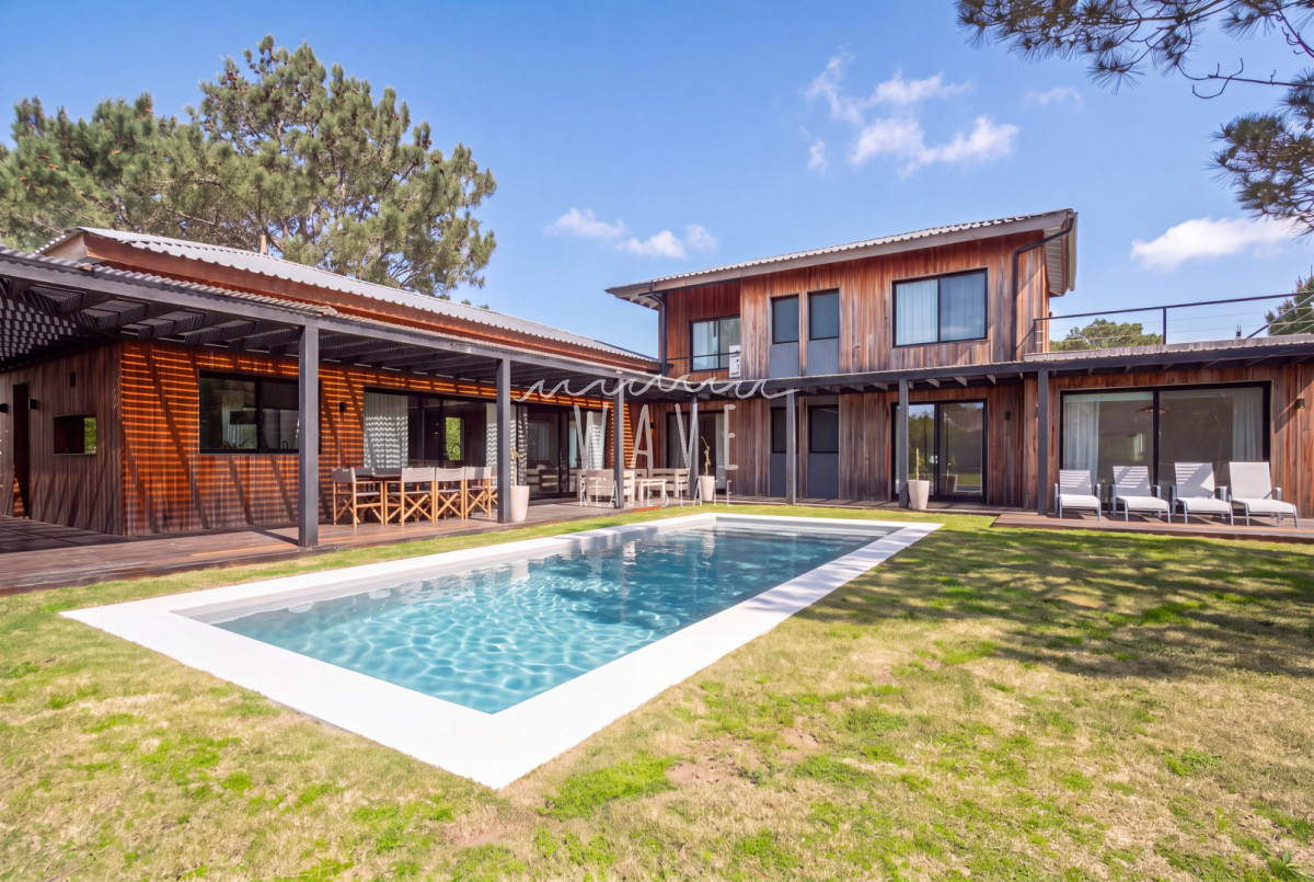 Casa ID.5953 - Venta Alquiler Casa 5 suite mas dependencia Laguna Escondida