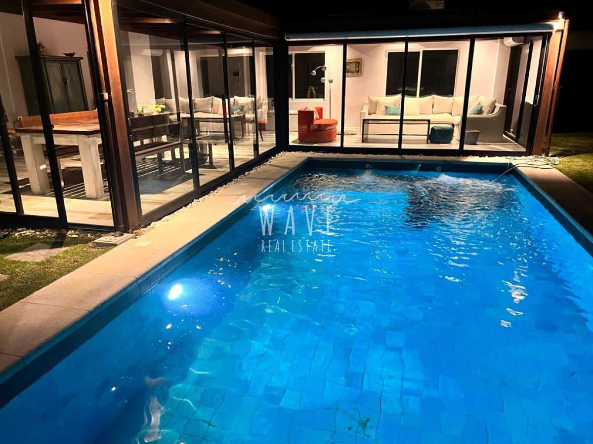 Casa ID.4759 - Venta de Casa en Viñedos de la Tahona, con 5 dormitorios y piscina