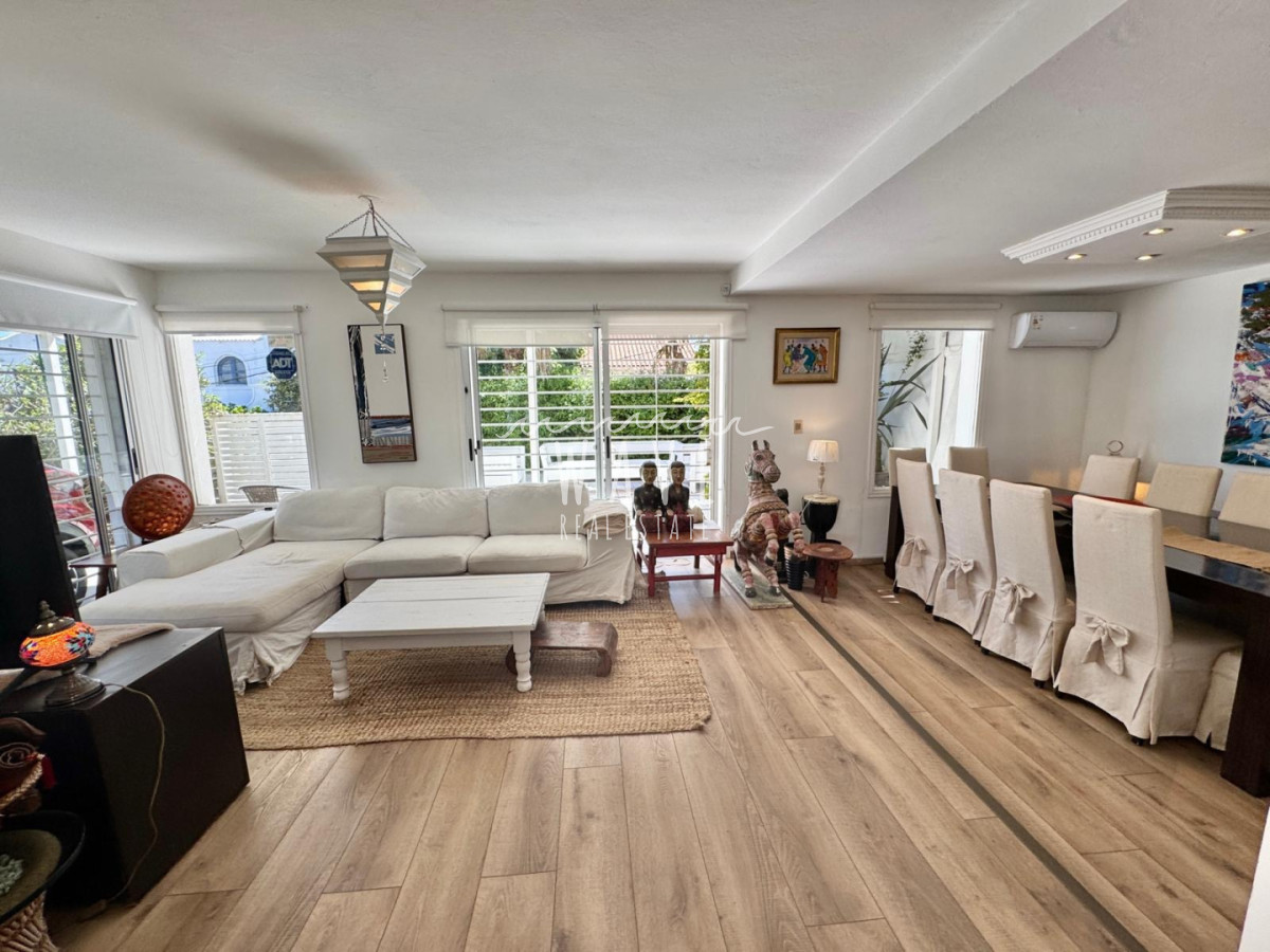Casa ID.5952 - Alquiler temporada y venta casa 4 dormitorios a pasos del mar en la barra 