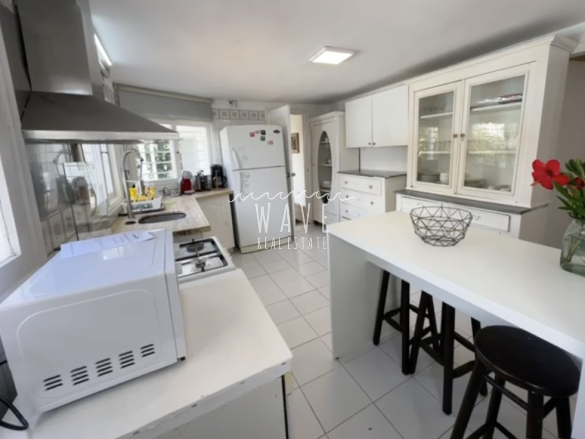 Casa ID.4975 - Venta de casa , con 4 dormitorios  en La Barra