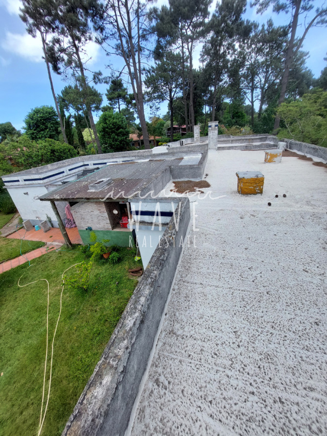 Casa ID.4754 - Sólida casa en amplio terreno. Ideal Proyecto.