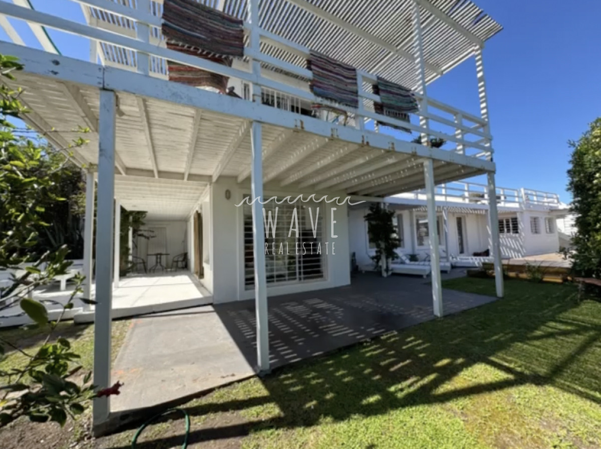 Casa ID.4975 - Venta de casa , con 4 dormitorios  en La Barra