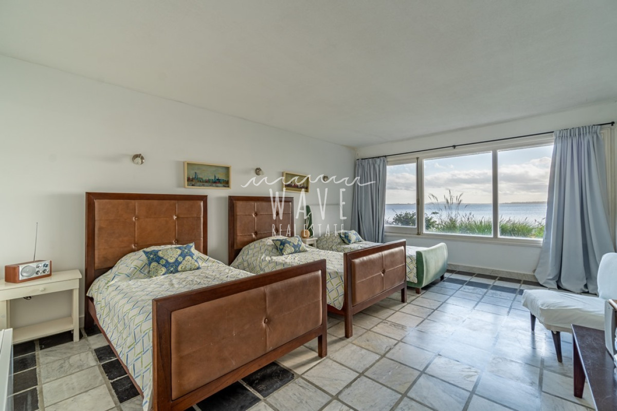 Casa ID.55 - Venta de Residencia de 7 dormitorios + 8 baños sobre Laguna del Sauce, Punta del Este