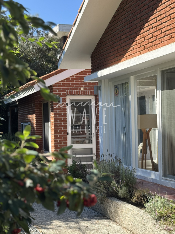 Casa ID.4878 - Casa a la Venta, con 5 dormitorios en Punta del Este