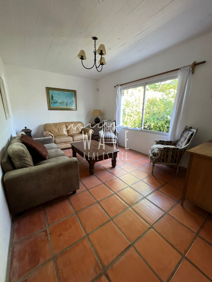 Casa ID.1640 - Montoya Alquiler Anual 4 dorm y servicio. Calefacción, vista al mar.