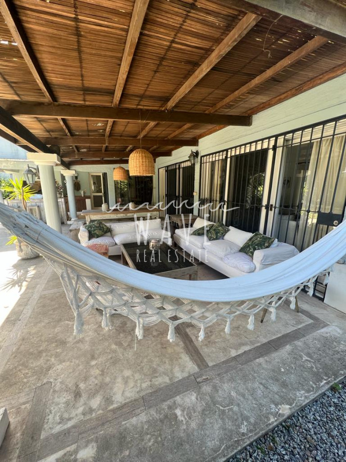 Casa ID.1541 - Montoya, 5 dormitorios, amplia, cercada, muy segura. Piscina, parrillero. Ideal familias numerosas.