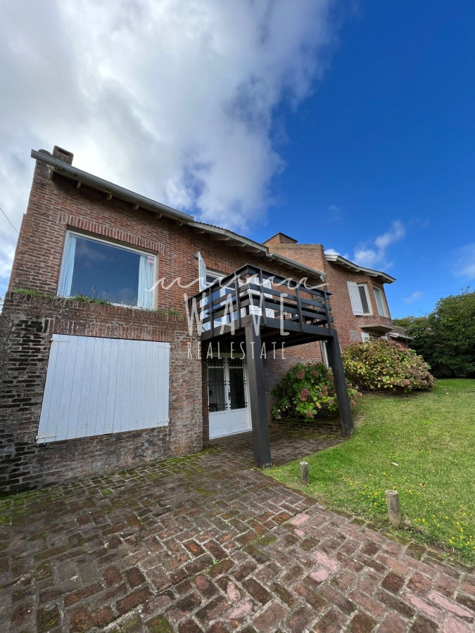 Casa ID.1790 - CASA EN VENTA La Barra  4 suites, a metros de Shopping OH.
