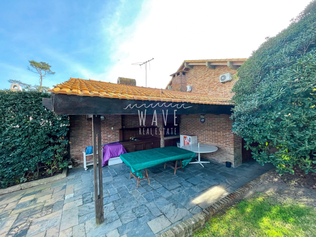 Casa ID.4349 - Alquiler y venta hermosa casa en playa mansa 
