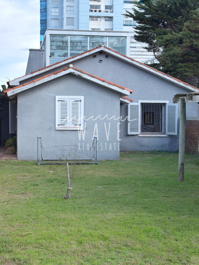 Casa ID.5664 - Venta de casa de 4 dormitorios en Playa Mansa, Punta del Este